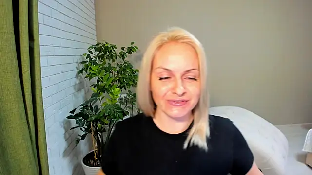 Snapshot of Alicee_Gracee chatting on February 7, 2025, 3:41 pm Alicee Gracee online show from February 7, 2025, 3:41 pm