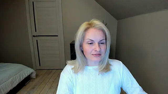 Snapshot of Alicee_Gracee chatting on February 14, 2025, 5:36 pm Alicee Gracee online show from February 14, 2025, 5:36 pm