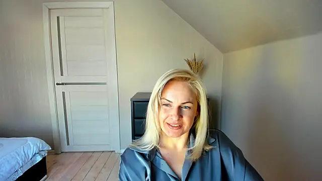 Snapshot of Alicee_Gracee chatting on February 19, 2025, 10:12 am Alicee Gracee online show from February 19, 2025, 10:12 am