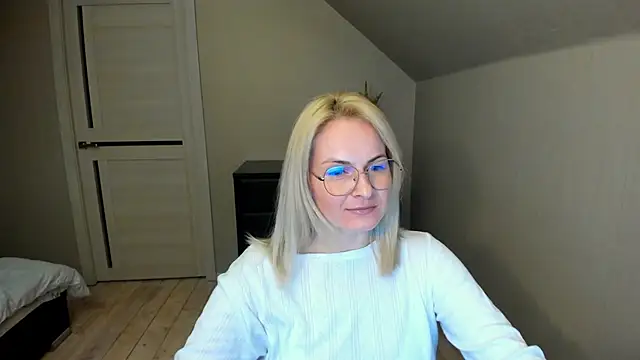 Snapshot of Alicee_Gracee chatting on February 23, 2025, 9:37 pm Alicee Gracee online show from February 23, 2025, 9:37 pm