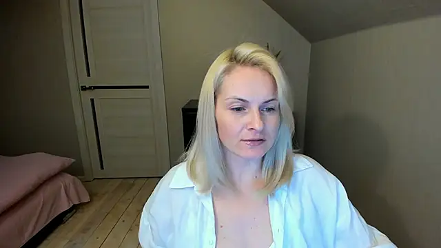 Snapshot of Alicee_Gracee chatting on March 5, 2025, 6:23 pm Alicee Gracee online show from March 5, 2025, 6:23 pm