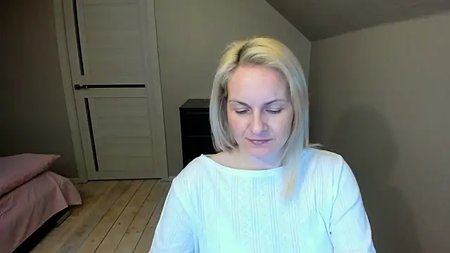 Snapshot of Alicee_Gracee chatting on March 6, 2025, 6:37 pm Alicee Gracee online show from March 6, 2025, 6:37 pm