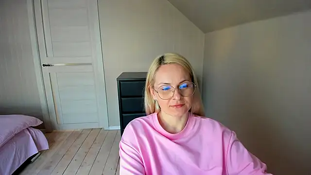 Snapshot of Alicee_Gracee chatting on March 11, 2025, 12:28 pm Alicee Gracee online show from March 11, 2025, 12:28 pm