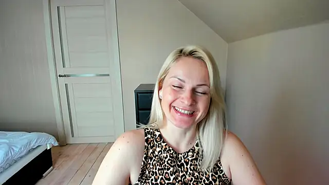 Snapshot of Alicee_Gracee chatting on March 14, 2025, 8:32 am Alicee Gracee online show from March 14, 2025, 8:32 am