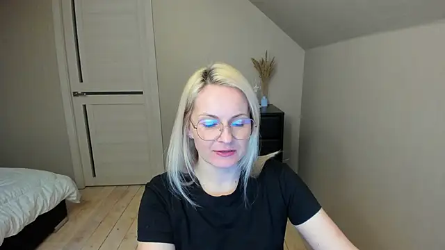 Snapshot of Alicee_Gracee chatting on March 16, 2025, 6:55 pm Alicee Gracee online show from March 16, 2025, 6:55 pm