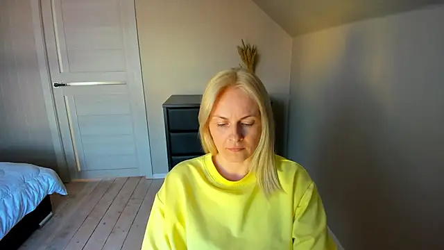 Snapshot of Alicee_Gracee chatting on March 21, 2025, 11:01 am Alicee Gracee online show from March 21, 2025, 11:01 am