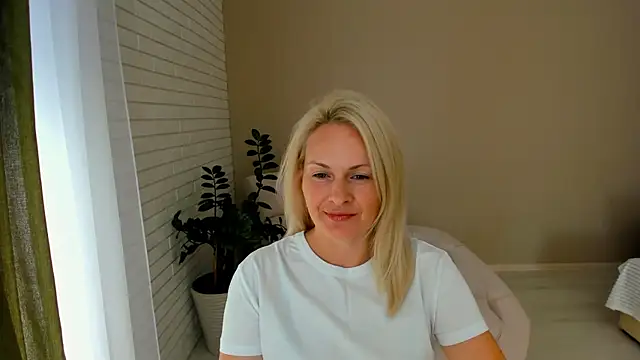 Snapshot of Alicee_Gracee chatting on September 11, 2025, 7:52 am Alicee Gracee online show from September 11, 2025, 7:52 am