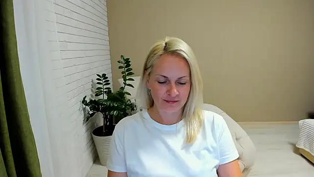 Snapshot of Alicee_Gracee chatting on September 11, 2025, 8:09 pm Alicee Gracee online show from September 11, 2025, 8:09 pm