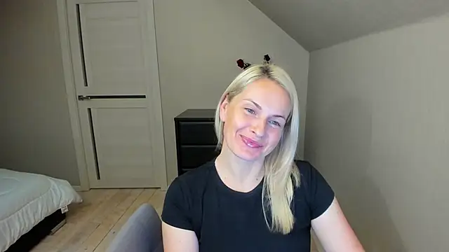 Snapshot of Alicee_Gracee chatting on September 29, 2025, 9:19 pm Alicee Gracee online show from September 29, 2025, 9:19 pm