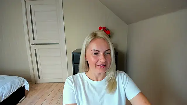 Snapshot of Alicee_Gracee chatting on October 6, 2025, 9:40 am Alicee Gracee online show from October 6, 2025, 9:40 am