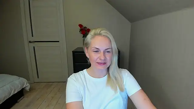 Snapshot of Alicee_Gracee chatting on October 7, 2025, 6:38 pm Alicee Gracee online show from October 7, 2025, 6:38 pm