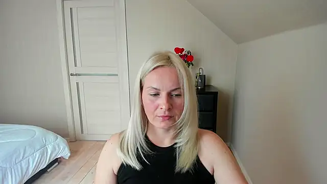 Snapshot of Alicee_Gracee chatting on October 10, 2025, 8:02 am Alicee Gracee online show from October 10, 2025, 8:02 am