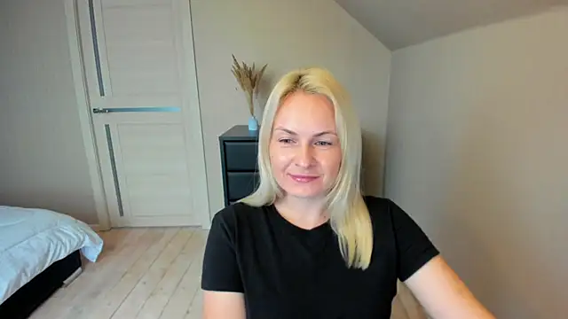 Snapshot of Alicee_Gracee chatting on October 20, 2025, 8:48 am Alicee Gracee online show from October 20, 2025, 8:48 am