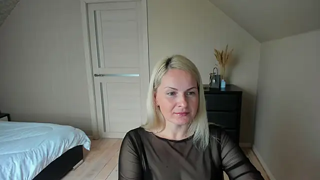 Snapshot of Alicee_Gracee chatting on October 31, 2025, 9:21 am Alicee Gracee online show from October 31, 2025, 9:21 am