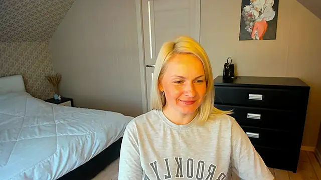 Snapshot of Alicee_Gracee chatting on November 26, 2025, 10:16 am Alicee Gracee online show from November 26, 2025, 10:16 am