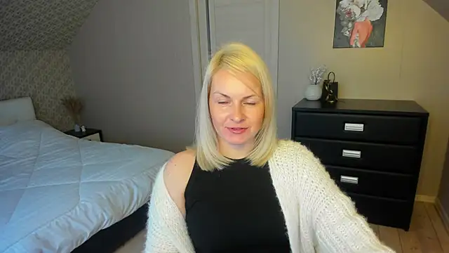 Snapshot of Alicee_Gracee chatting on November 28, 2025, 7:33 am Alicee Gracee online show from November 28, 2025, 7:33 am