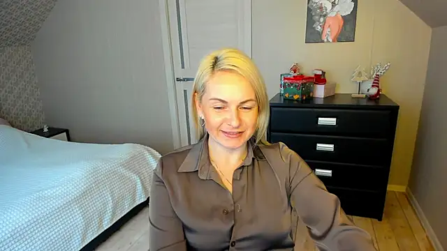 Snapshot of Alicee_Gracee chatting on December 4, 2025, 9:29 am Alicee Gracee online show from December 4, 2025, 9:29 am