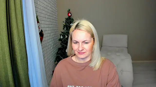 Snapshot of Alicee_Gracee chatting on December 17, 2025, 12:11 pm Alicee Gracee online show from December 17, 2025, 12:11 pm