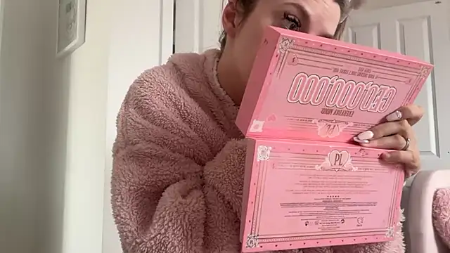 LustfulLuna  online show from April 11, 2026, 9:35 am