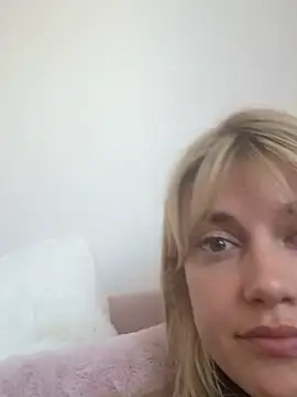 LustfulLuna  online show from May 12, 2026, 8:33 am