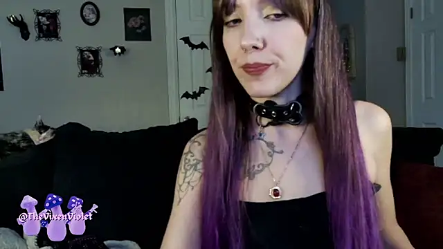 Snapshot of thevixenviolet chatting on October 11, 2025, 9:35 pm thevixenviolet online show from October 11, 2025, 9:35 pm