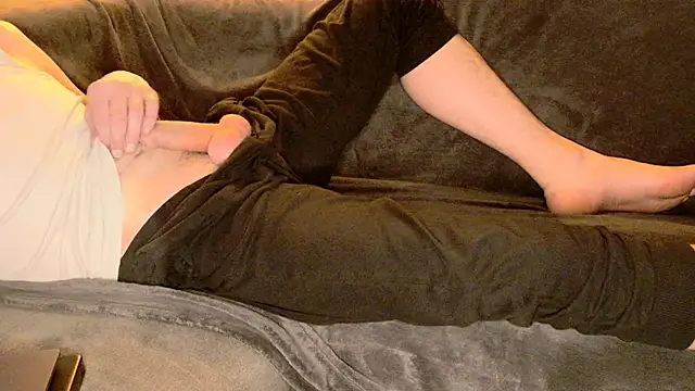 stivi0105 online show from November 18, 2025, 10:47 pm