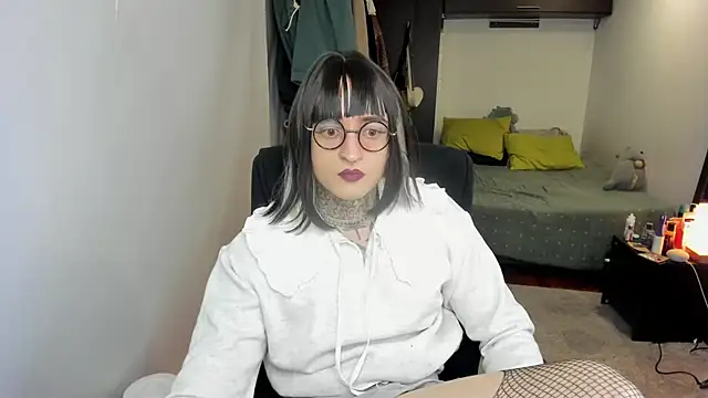 ShiiraVelkor online show from November 24, 2025, 9:36 pm