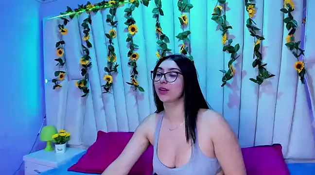 Lucy Anall  online show from January 24, 2025, 10:30 pm