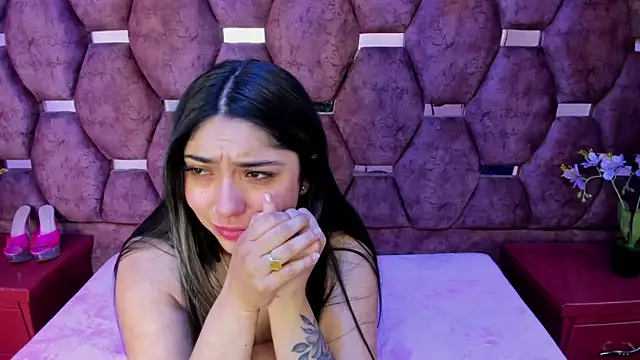 Lucy Anall  online show from October 18, 2025, 10:10 pm