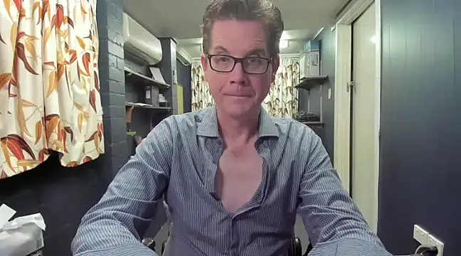 tilobinder online show from December 6, 2024, 3:33 pm