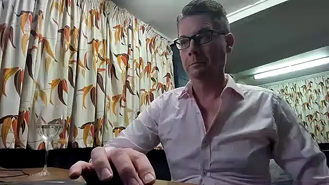 tilobinder online show from December 14, 2024, 1:16 pm