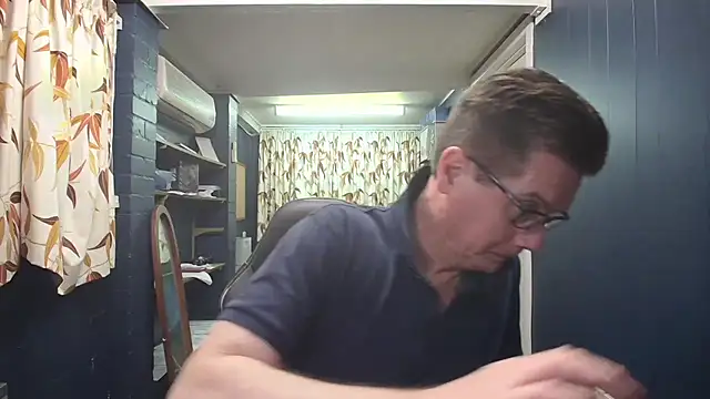 tilobinder online show from October 10, 2025, 1:54 pm