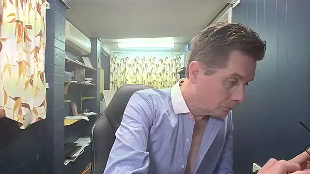 tilobinder online show from October 31, 2025, 1:45 pm