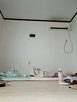 hello098712 online show from September 22, 2025, 8:05 am