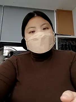 hello098712 online show from September 25, 2025, 3:32 am