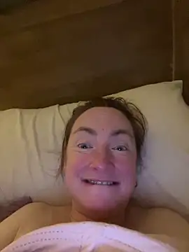 LouiseTswing online show from December 30, 2024, 11:28 pm