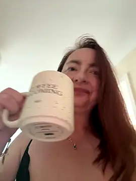 LouiseTswing online show from October 3, 2025, 11:18 am