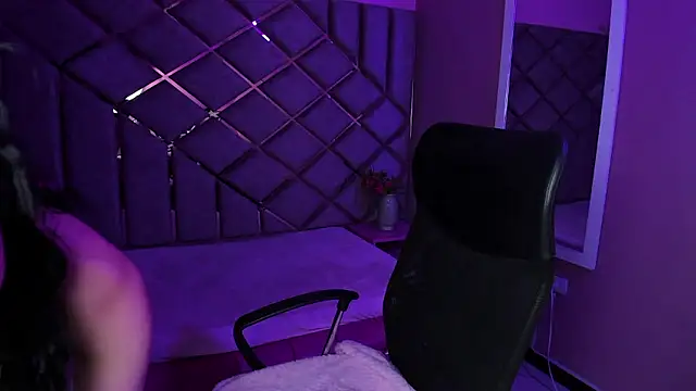 Snapshot of Poly_Sasha_ chatting on January 17, 2026, 4:17 am Poly Sasha online show from January 17, 2026, 4:17 am