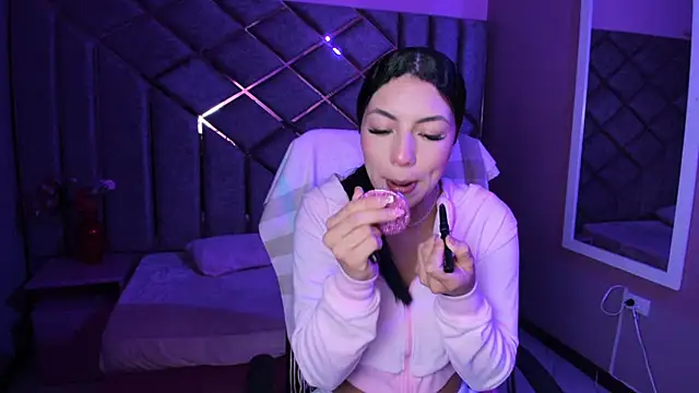 Snapshot of Poly_Sasha_ chatting on February 19, 2026, 2:40 am Poly Sasha online show from February 19, 2026, 2:40 am