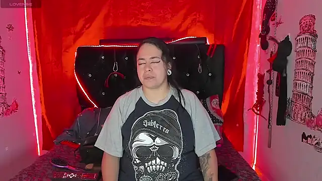 katieeandsharonn online show from December 2, 2025, 2:23 pm