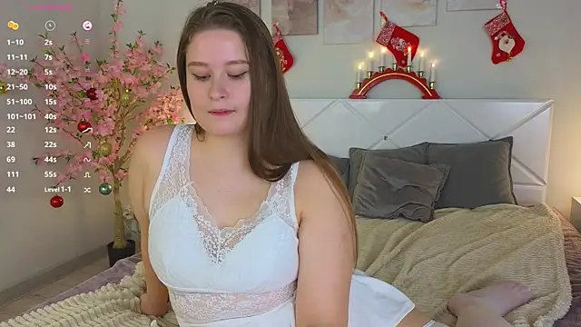 sophie  lee online show from December 23, 2024, 2:07 pm