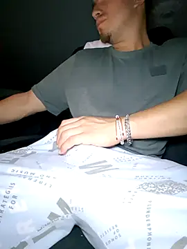 dragon1006 online show from December 23, 2025, 5:38 am