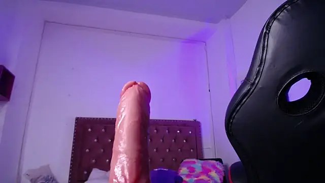 amelierouss online show from February 6, 2025, 7:18 pm