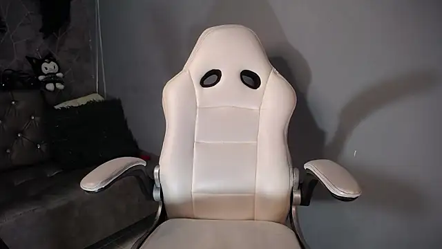 amelierouss online show from October 17, 2025, 9:50 pm