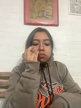 Lea velle online show from February 10, 2025, 2:41 am