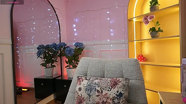 CattleyaScaly online show from November 29, 2025, 8:01 pm