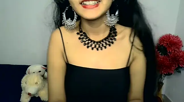 SUZY FROMUS online show from December 8, 2024, 12:08 pm