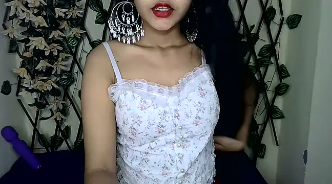 SUZY FROMUS online show from February 18, 2025, 5:10 pm