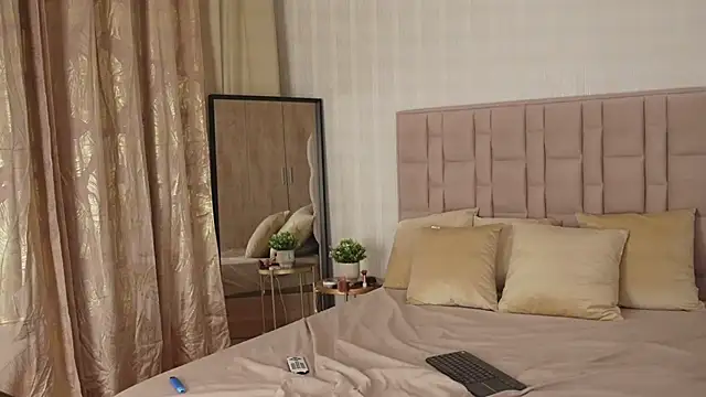 GabyRios online show from February 26, 2025, 11:15 pm