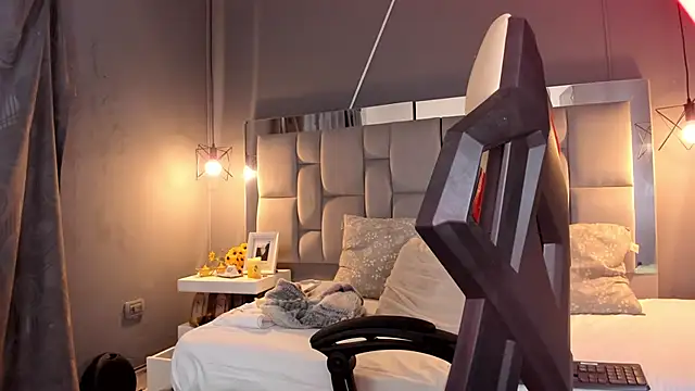 Snapshot of AliceSteel12 chatting on December 4, 2024, 3:43 pm AliceSteel12 online show from December 4, 2024, 3:43 pm